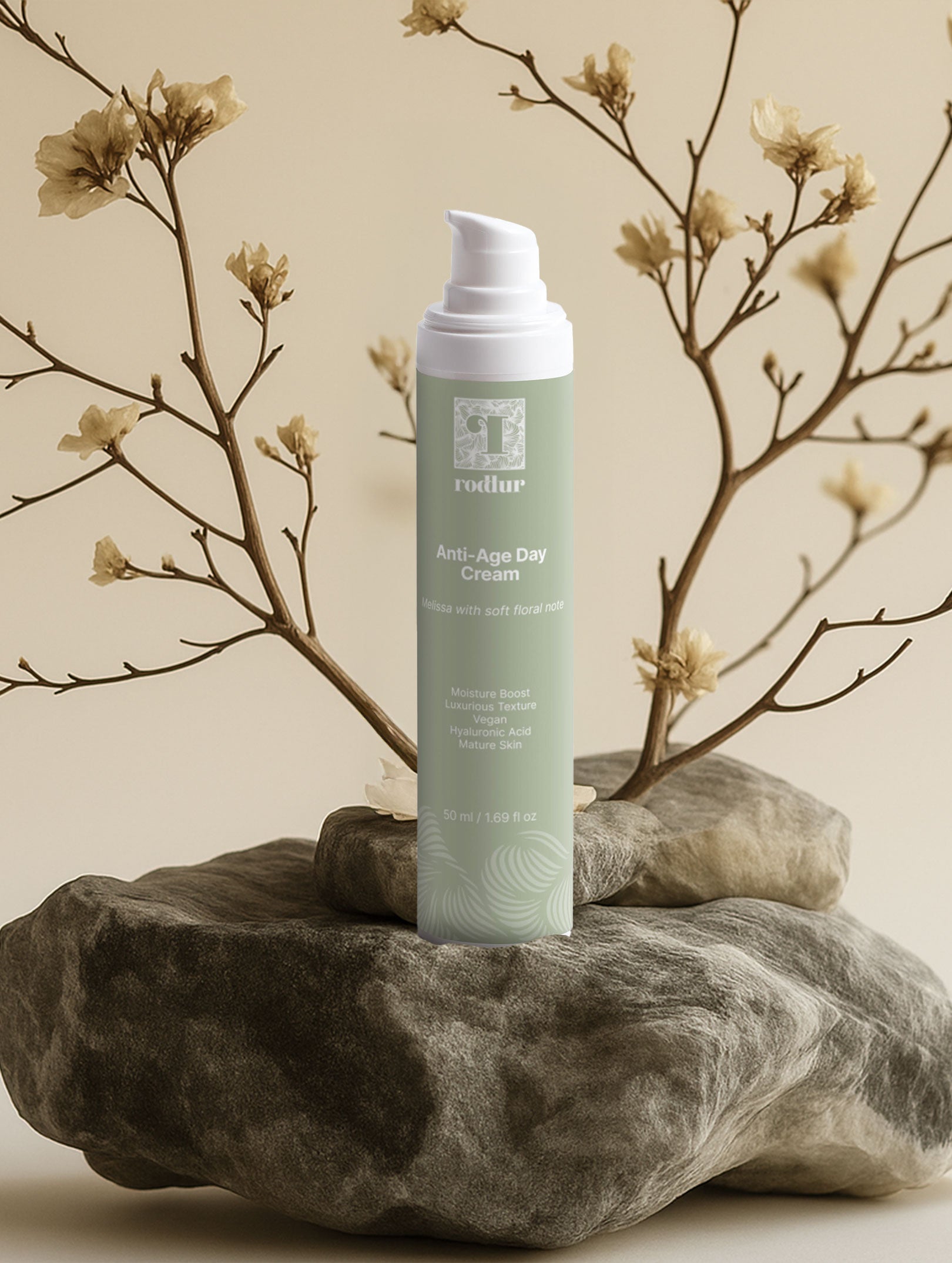 Anti-Age Day Cream 50ml application on skin - Roddur natural skincare